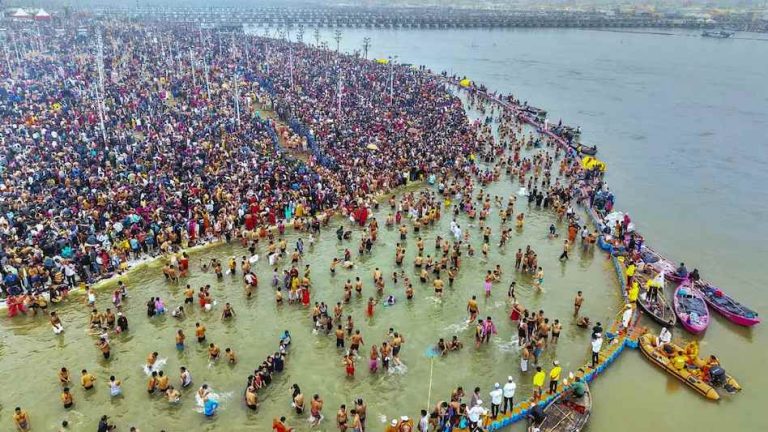 प्रयागराजमा ४५ दिनसम्म चलेको महाकुम्भ मेला सकियो, ६६ करोड जनाभन्दा बढीले मारे डुबुल्की