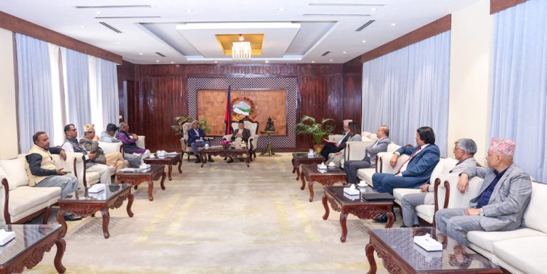संसद बैठक चलिरहदा सत्ता गठबन्धन भने प्रधानमन्त्री निवासमा