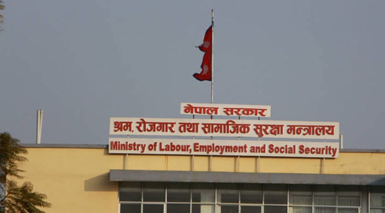 श्रम मन्त्रालयले डिजिटल माध्ययमबाट स्वास्थ्य परीक्षण गर्ने तयारी थाल्याे