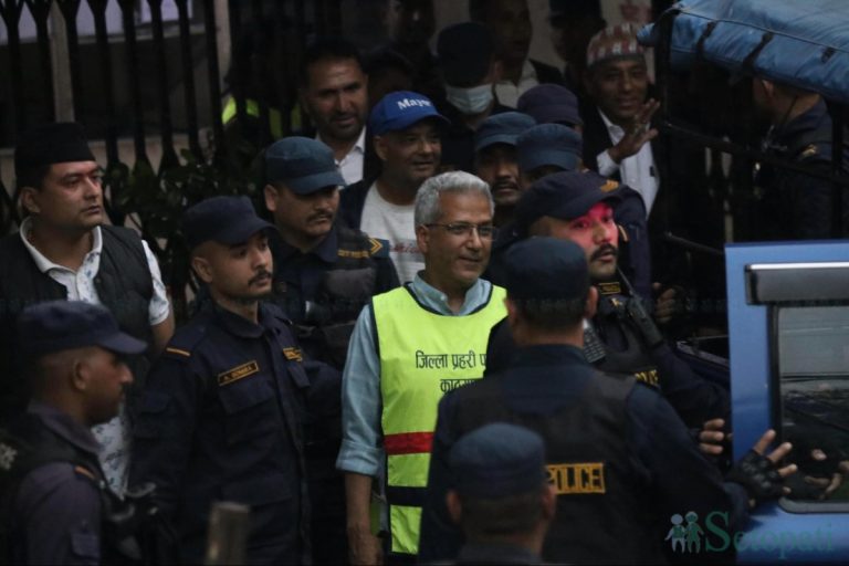 हिरासतमा सामान्य थुनुवासँग राखिएका मिश्रले भने – मलाई यहाँ डिस्टर्व भयो