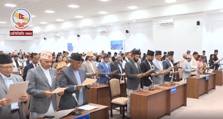 नेपालमा राजनीतिक परिवर्तन: नयाँ संसद्को पहिलो ऐतिहासिक बैठक